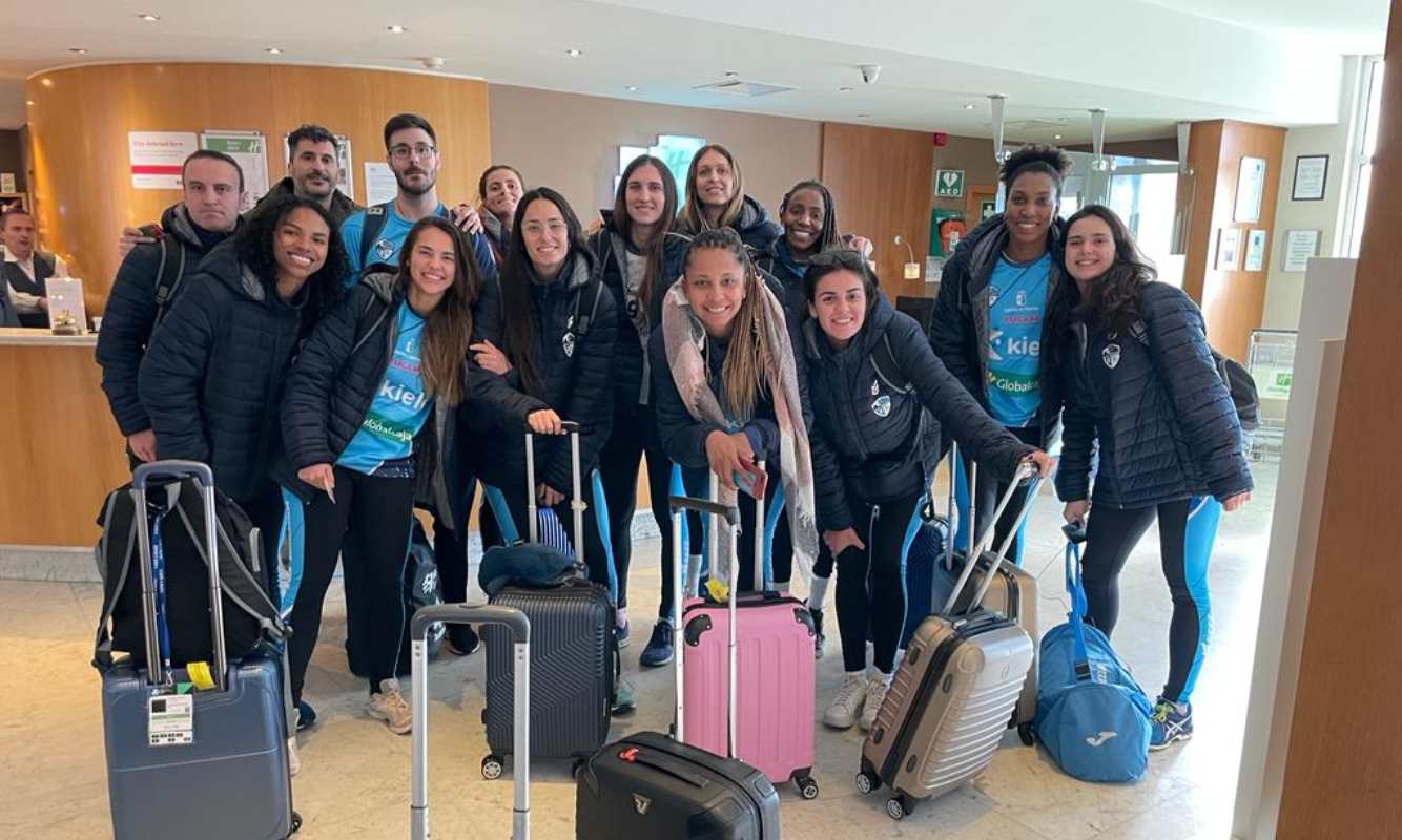 Las jugadoras del Kiele, ya en Gante, donde se enfrentan al Gent. Foto: Kiele Socuéllamos.