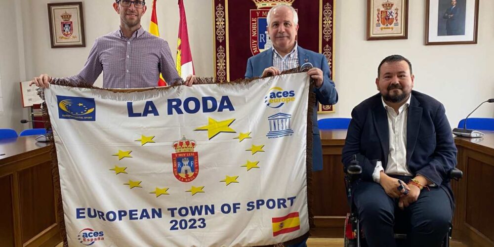 Escribano, Moreno y Amores, en la proclamación de La Roda como Villa Europea del Deporte.