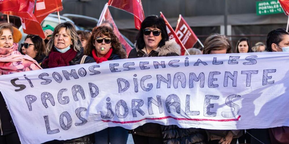 Aspecto de la concentración en Toledo de las trabajadoras de la limpieza. Foto: EFE.