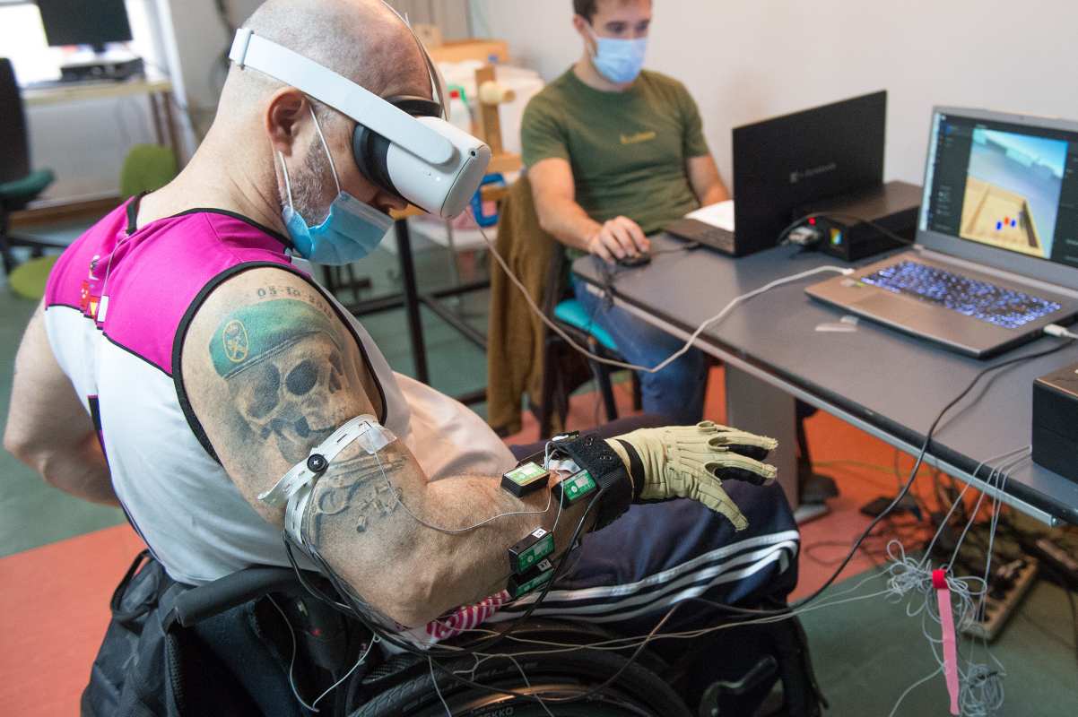 Terapia virtual para rehabilitar los miembros superiores, un proyecto del Hospital de Parapléjicos y la UCLM.