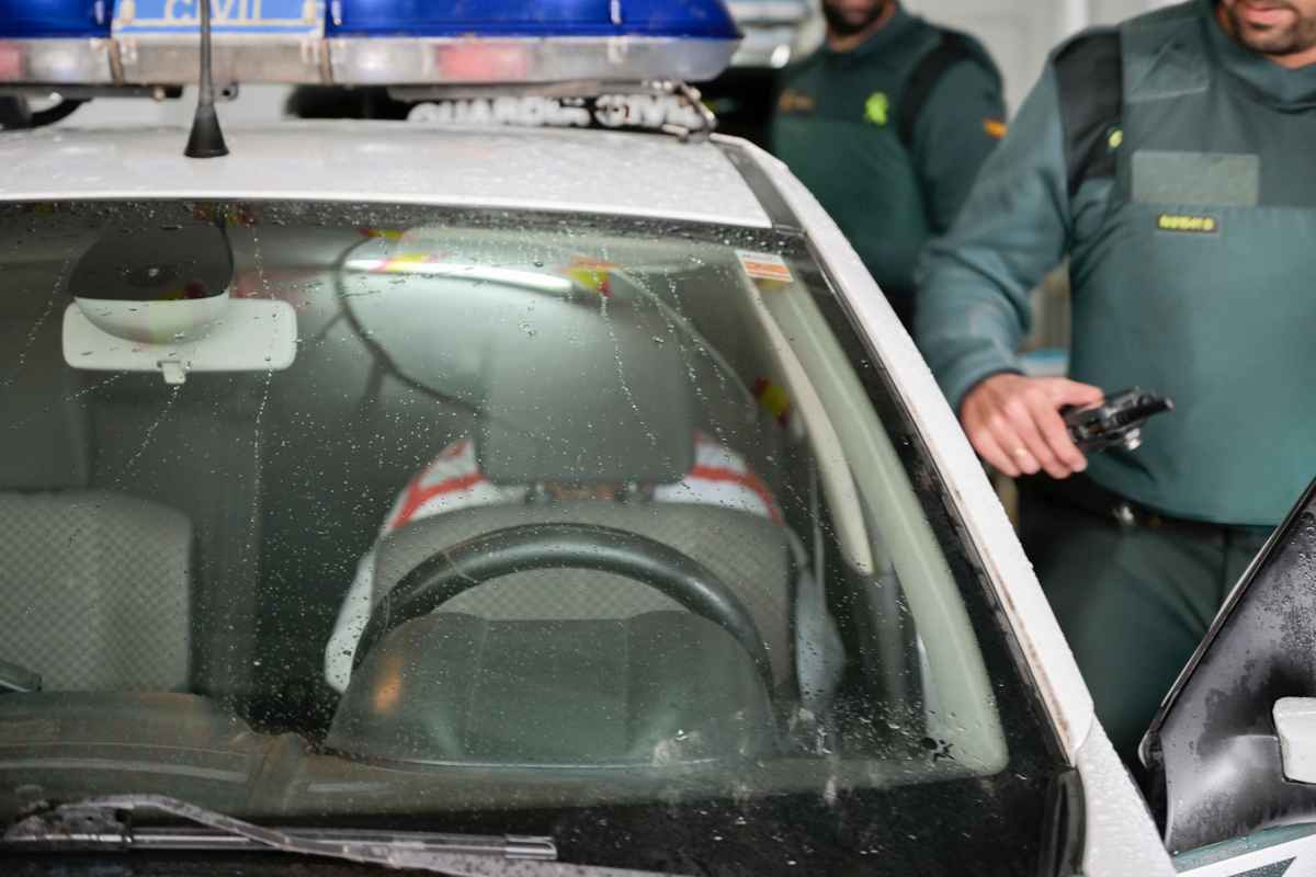 El detenido en Piedrabuena por matar a su mujer. Foto: EFE / Jesús Monroy.