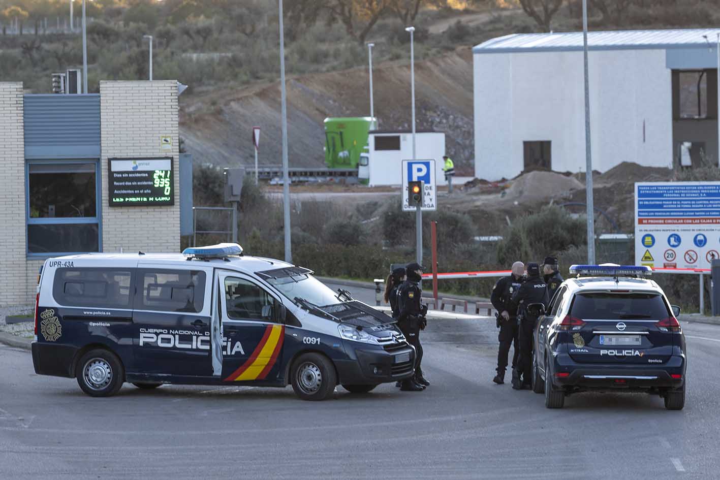 Policía Nacional en el Ecoparque de Toledo, donde fueron encontrados el cuerpo de Ángel y restos de un pie que podría ser de Án