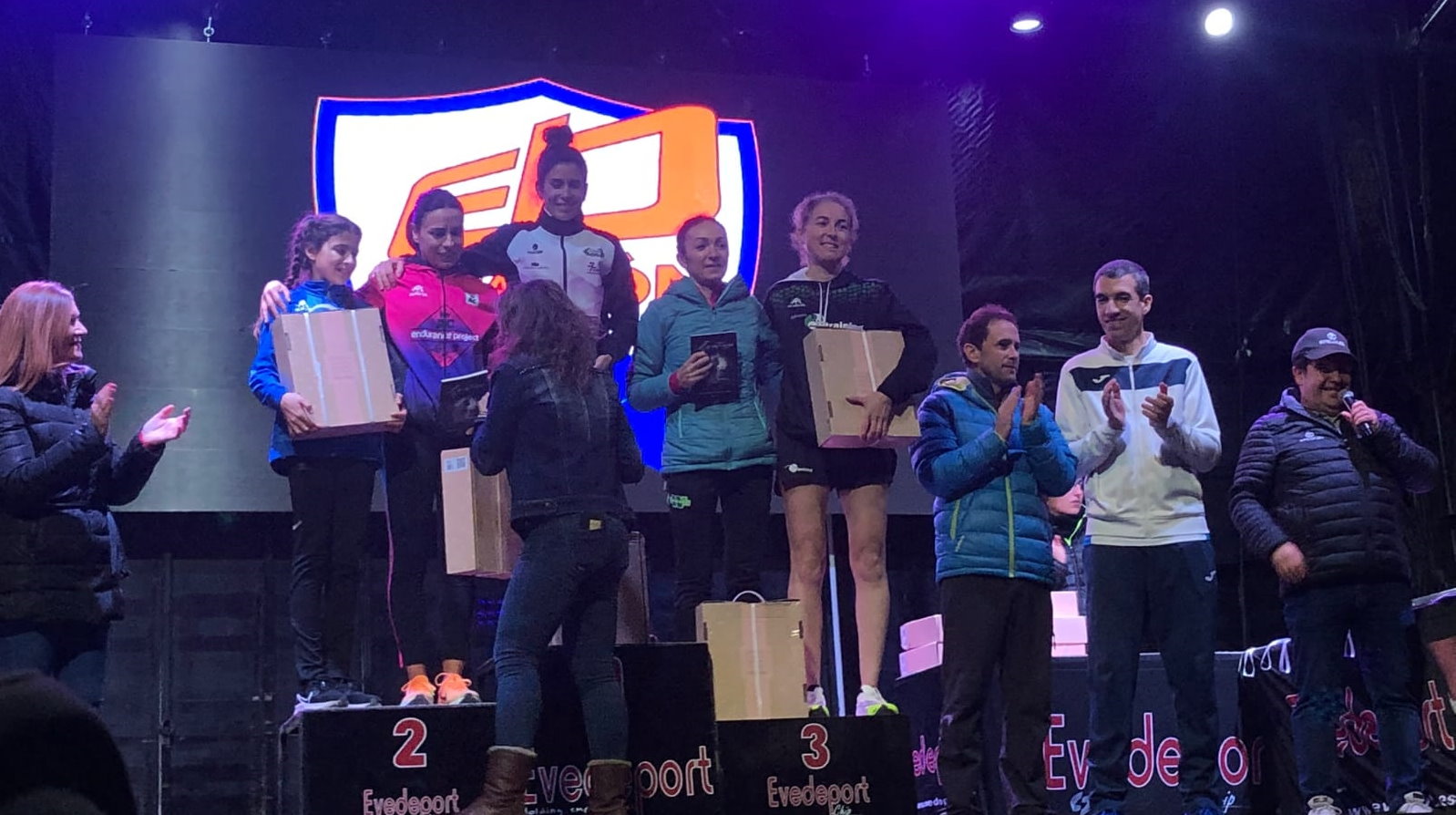 Podio de la prueba femenina de la San Silvestre de Talavera.