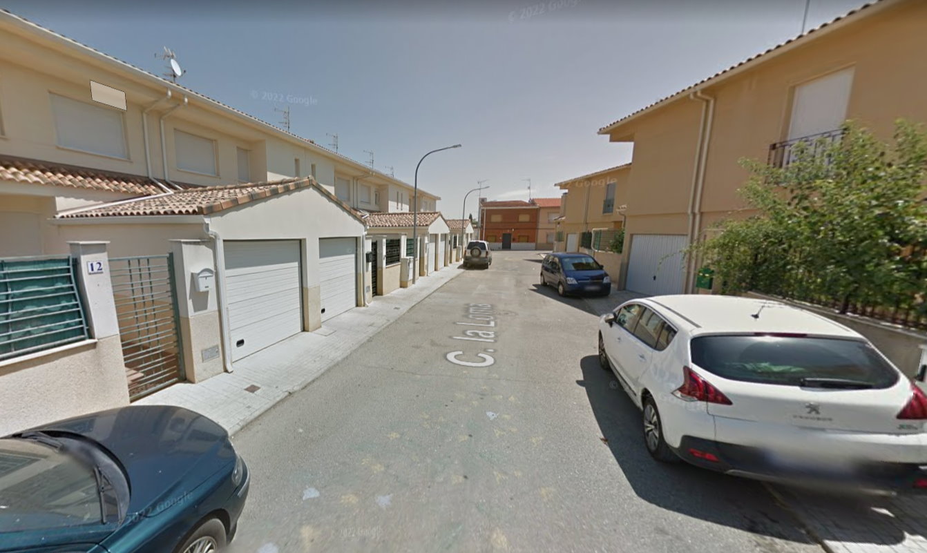 Calle La Loma, en Villatobas, en una de cuyas viviendas tuvo lugar el incendio. Foto: Google Maps.