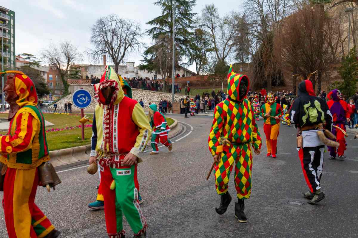 Desfile de botargas en el carnaval de Guadalajara 2022