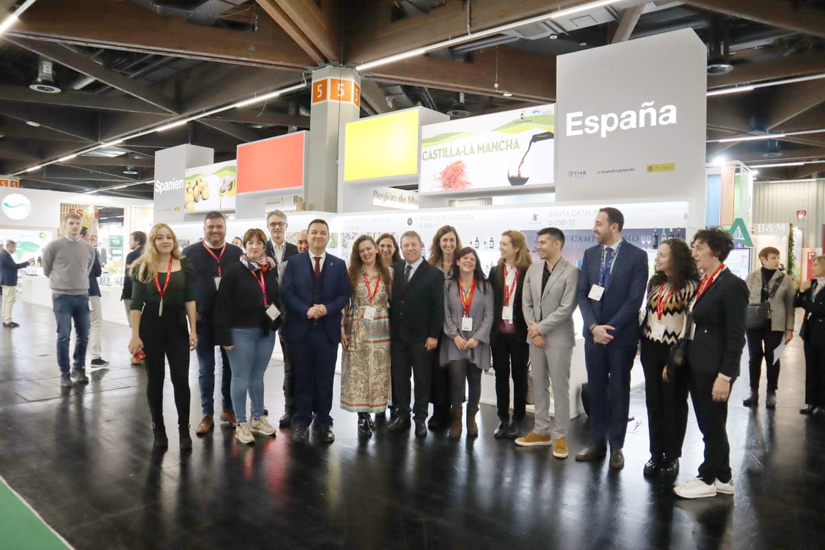 Page y Martínez Arroyo con empresas de CLM en BIOFACH.