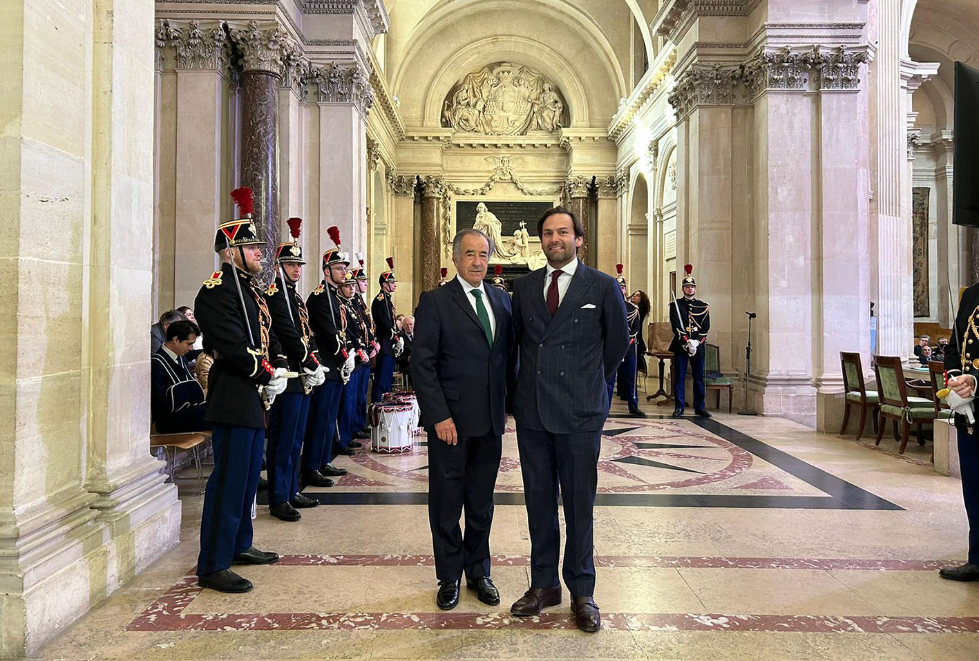 Jesús Sainz y Erwan de la Villéon, en la Academia Francesa.
