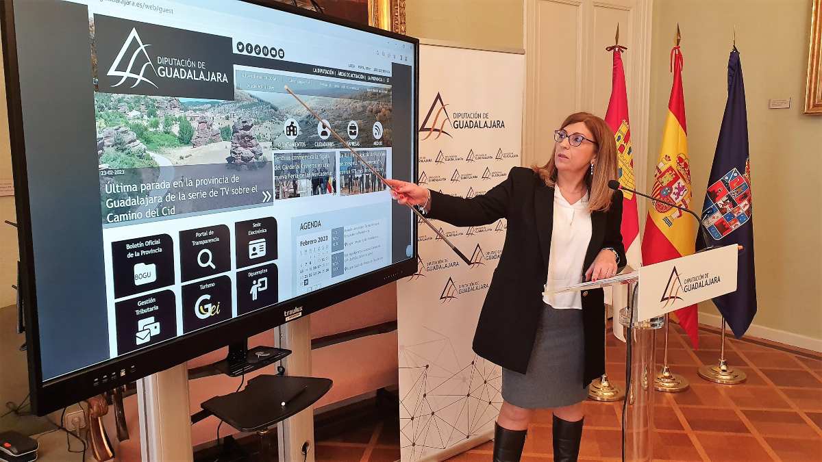 La diputada de Nuevas Tecnologías presenta los nuevos cambios de la web provincial con mejoras de diseño, adaptabilidad y usabilidad.