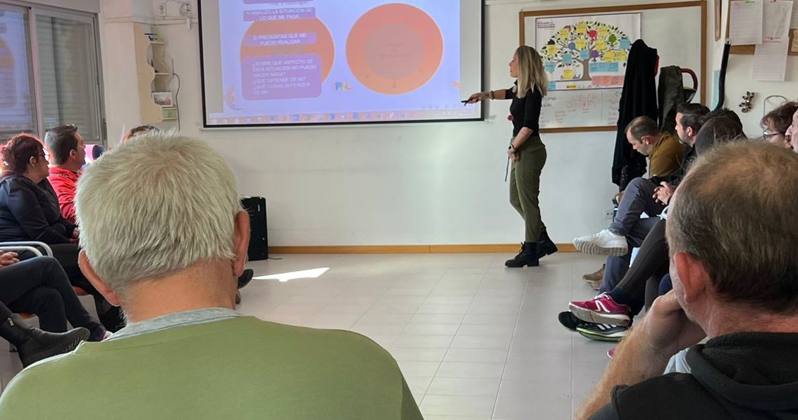 Soraya Domínguez durante la sesión de Mindfulness en Proyecto Hombre