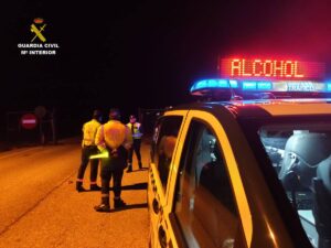 Imagen de archivo de un control de alcoholemia de la Guardia Civil.