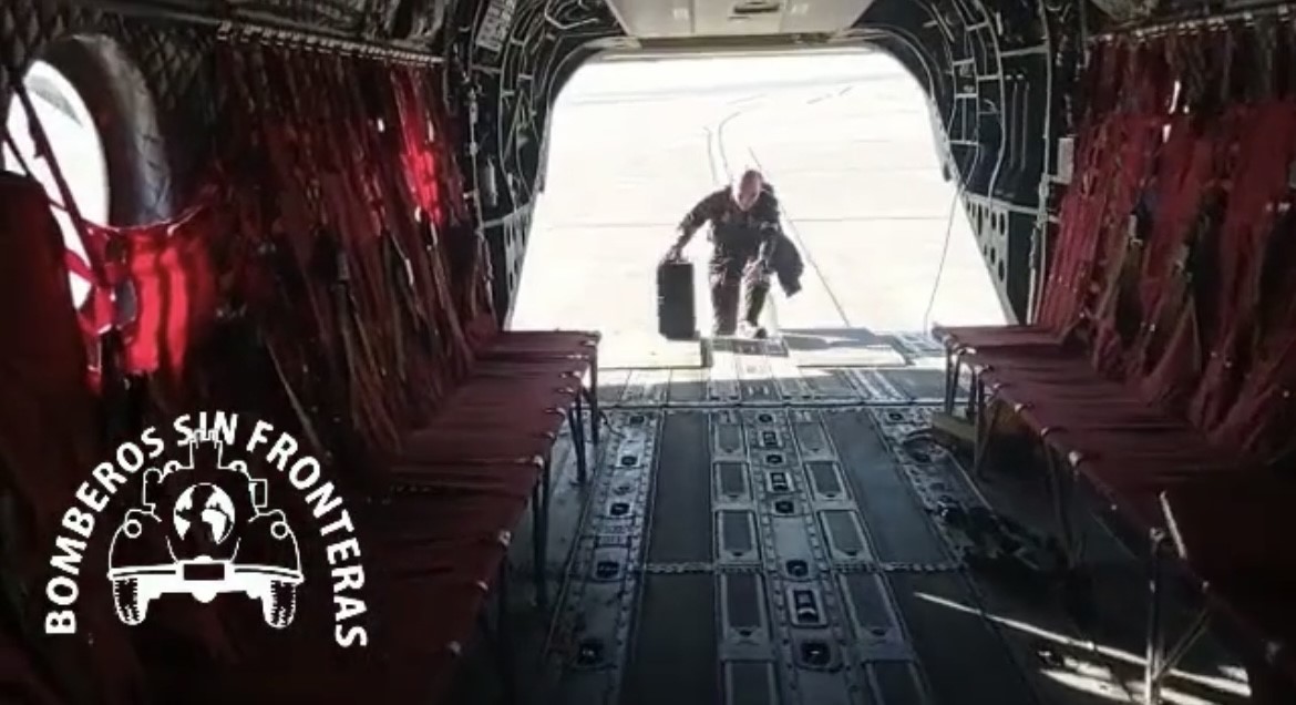 Voluntarios de Bomberos Sin Fronteras llegan a Turquía para ayudar en las labores de rescate.