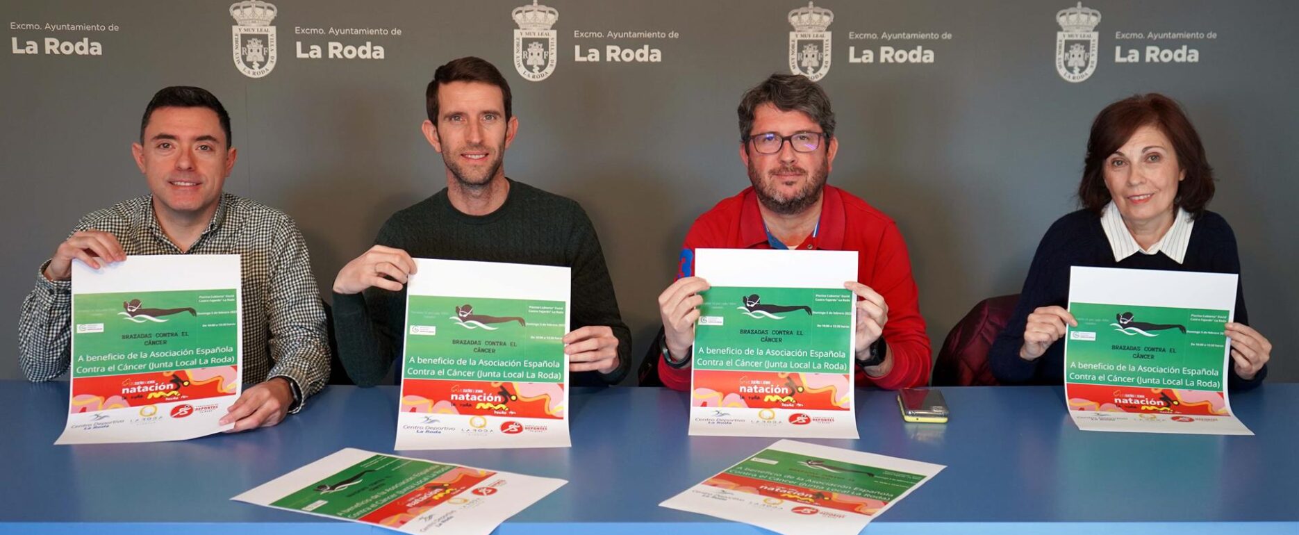 Presentan la nueva edición de la iniciativa solidaria "Brazadas contra el cáncer" en el Ayuntamiento de La Roda, Albacete.