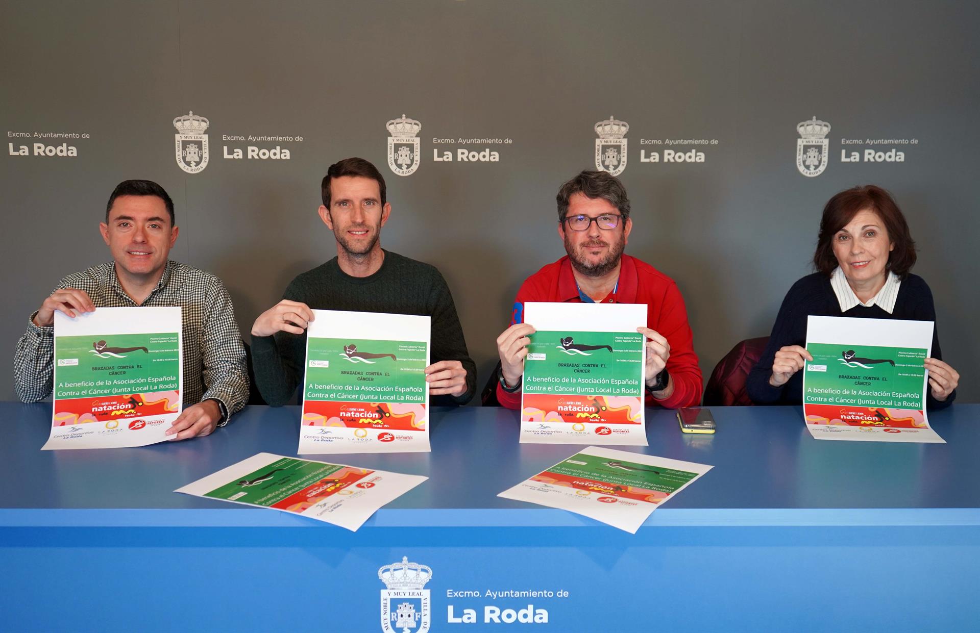 Presentan la nueva edición de la iniciativa solidaria "Brazadas contra el cáncer" en el Ayuntamiento de La Roda, Albacete.
