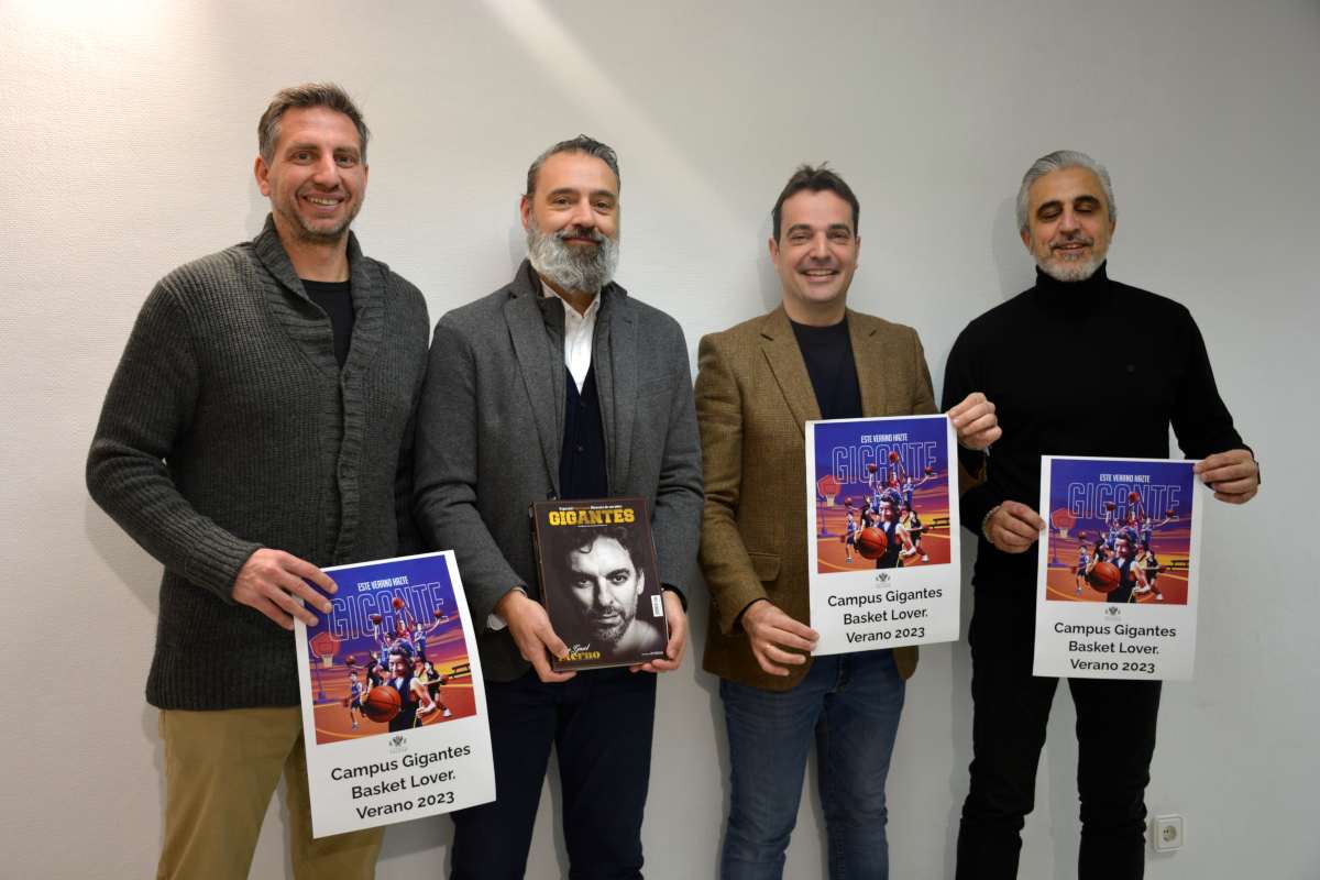 Pablo García (segundo por la derecha), en la presentación del torneo.