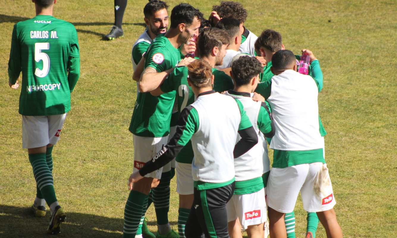 Alegría de los jugadores del Toledo, que ganó al Villacañas. Foto: CD Toledo.