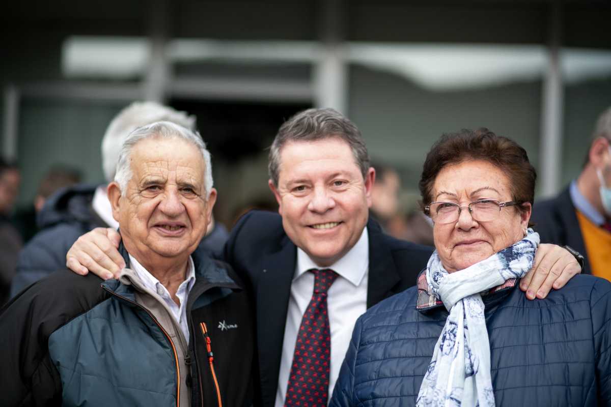 El presidente de Castilla-La Mancha, Emiliano García-Page, en la inauguración de una residencia de mayores en Cañete.