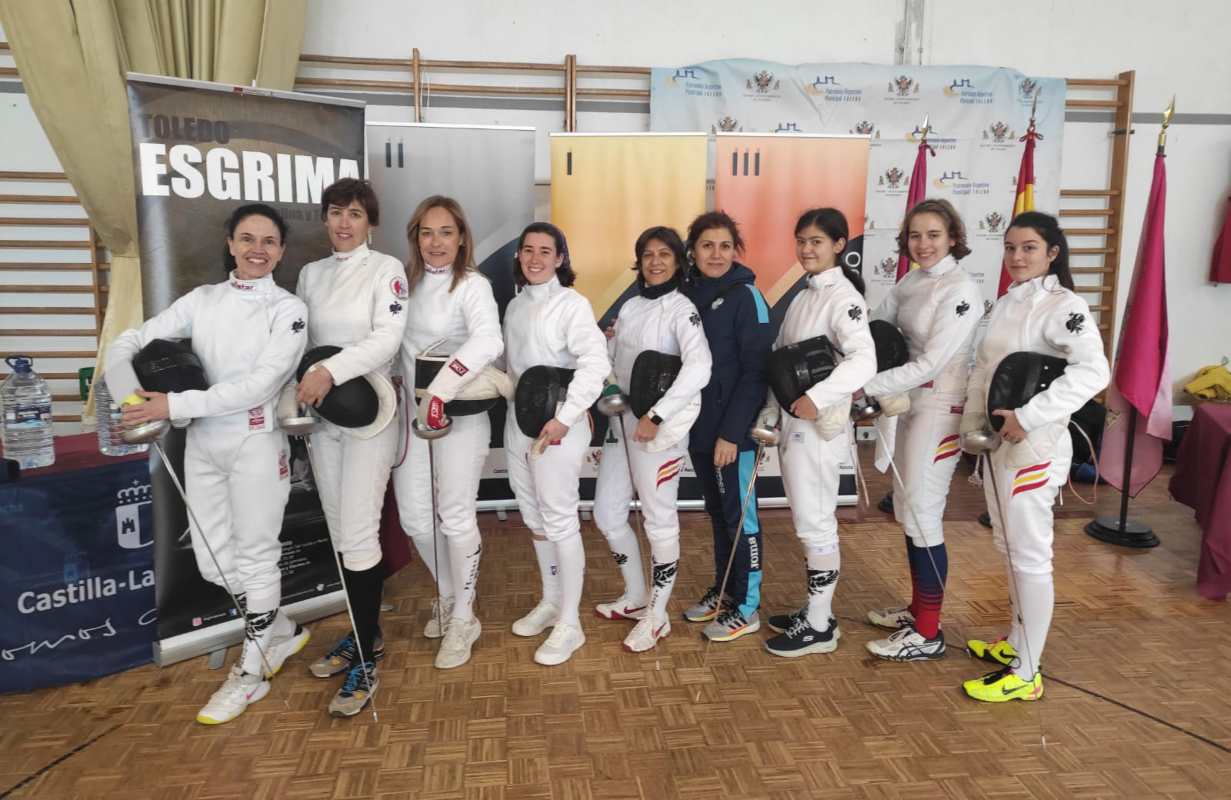 La deportistas del Club de Esgrima Toledo que participaron en el Regional.