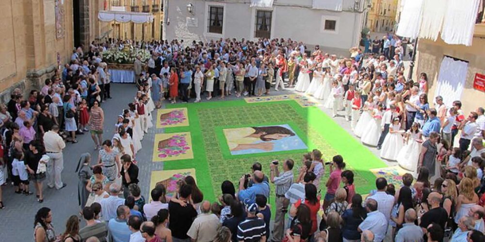 Fiesta de las Alfombras de Elche de la Sierra. Foto: Turismo Castilla-La Mancha.