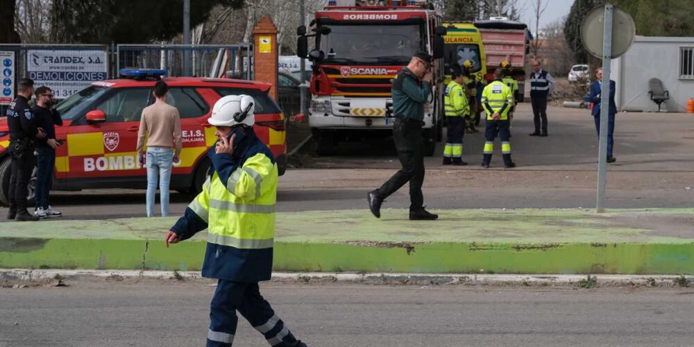 Dispositivo de emergencia desplegado por la rotura de un gaseoducto en Cabanillas (Guadalajara). EFE/ Nacho Izquierdo.