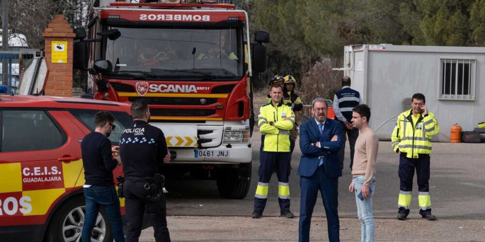 Dispositivo de emergencia desplegado por la rotura de un gaseoducto en Cabanillas (Guadalajara). EFE/ Nacho Izquierdo.