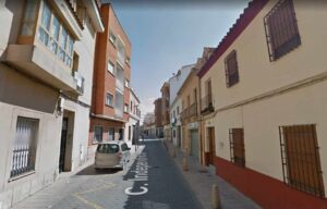 El incendio en Alcázar de San Juan se ha producido en la calle Independencia.