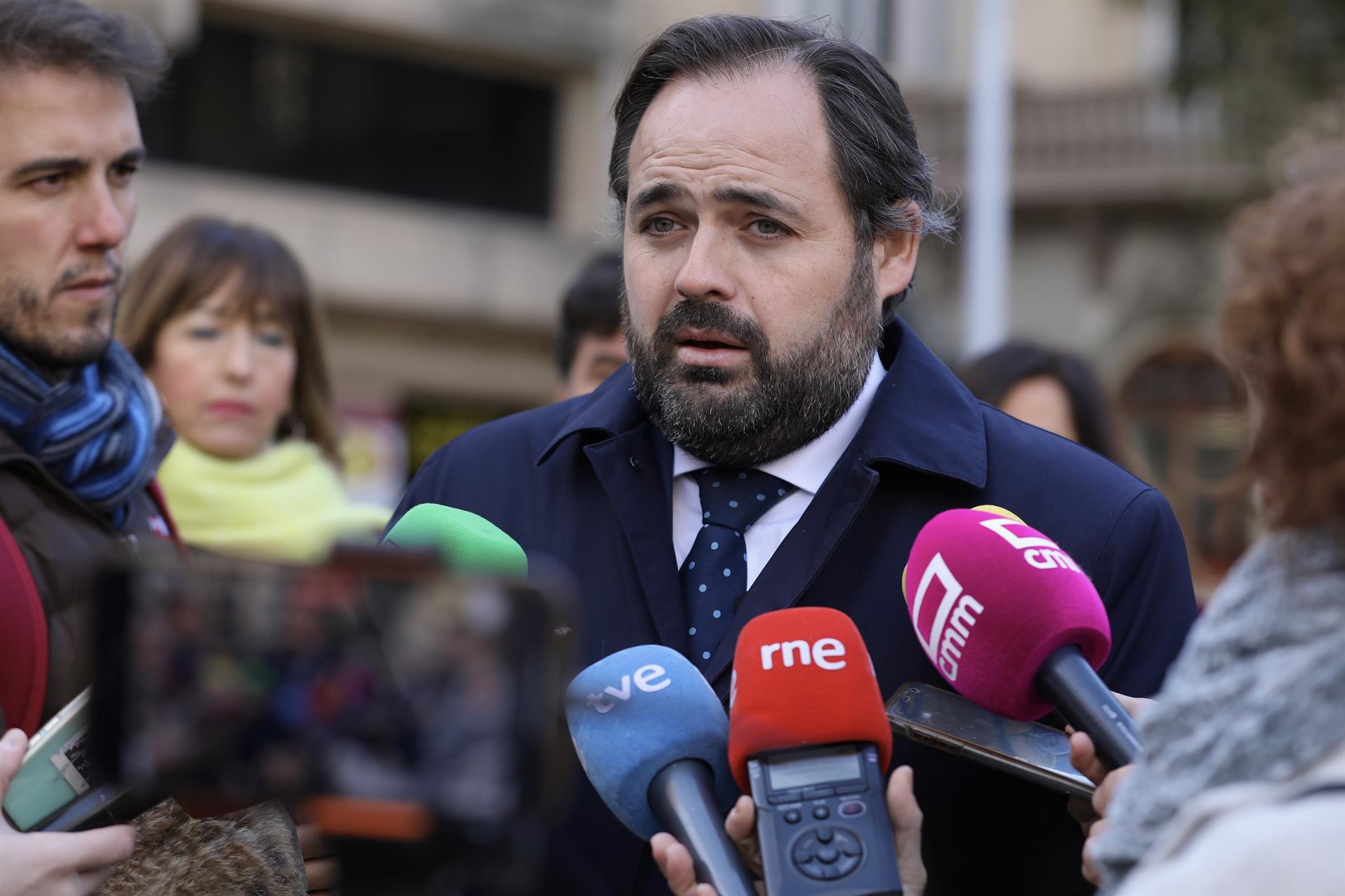 El presidente del PP en CLM, Paco Núñez, durante una rueda de prensa en Albacete.