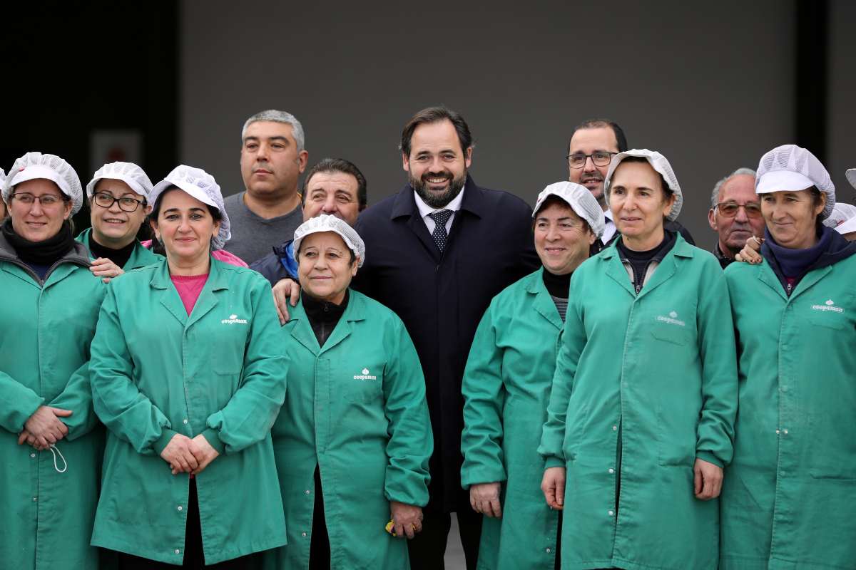 Paco Núñez visitó una cooperativa agroalimentaria de San Clemente (Cuenca).