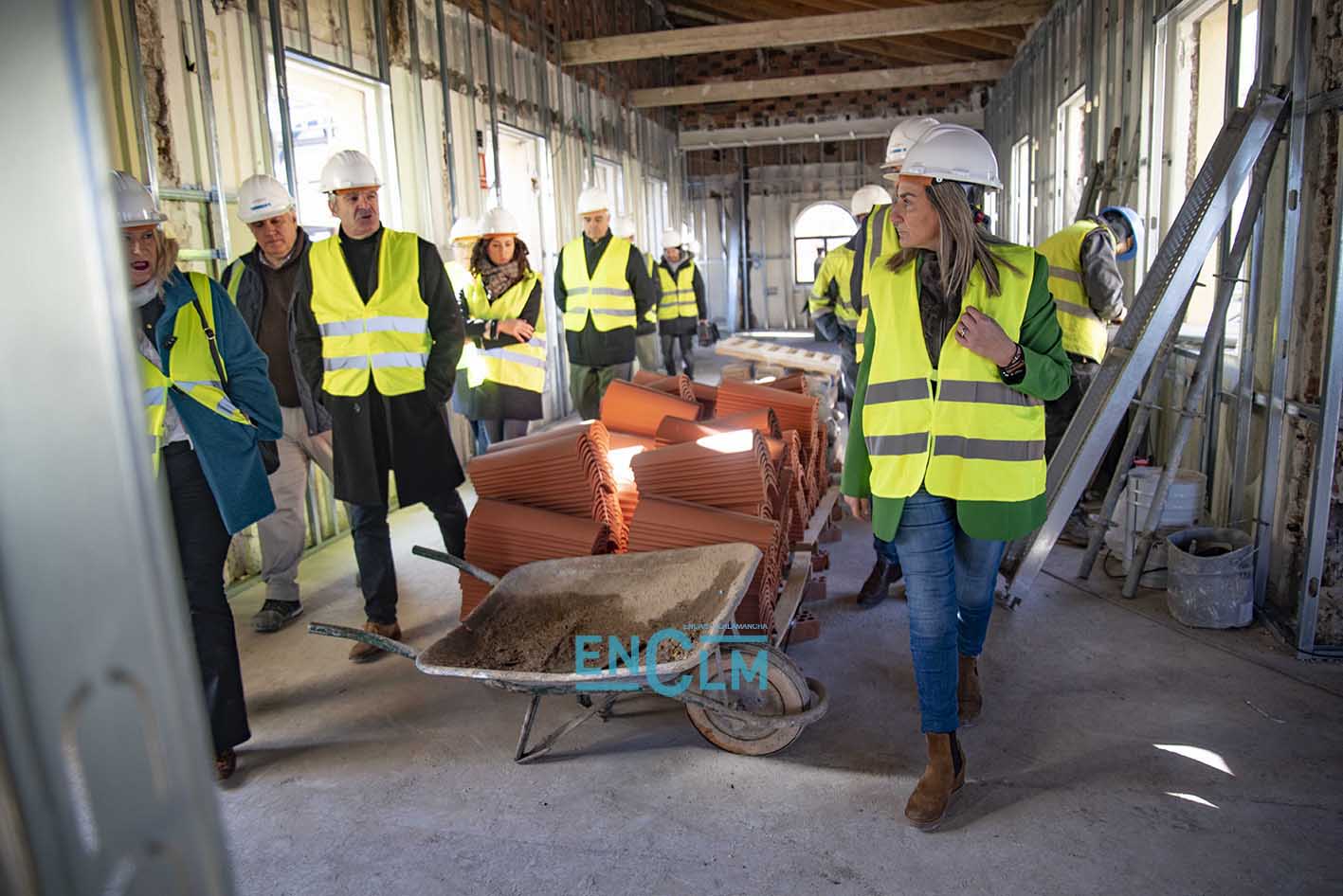 La alcaldesa de Toledo, Milagros Tolón, ha visitado las obras del que será el Museo Postal y Telegráfico de Toledo junto al director del Museo y el arquitecto de Correos. Foto: Rebeca Arango.