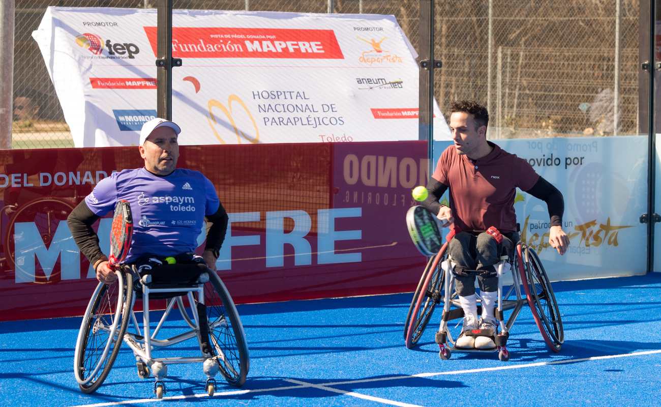 Destacados deportistas hicieron una exhibición de pádel.