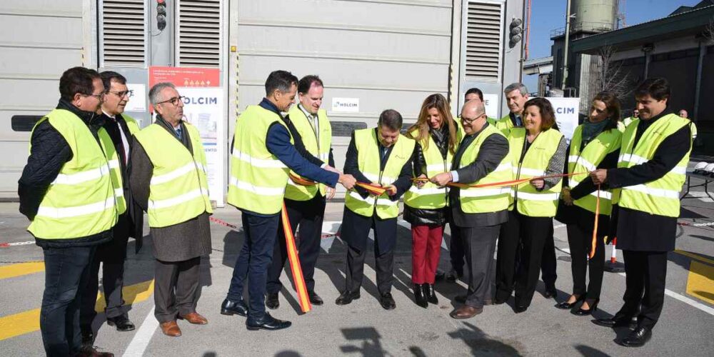 Visita de Page a las instalaciones de Holcim, en Villaluenga de la Sagra (Toledo).