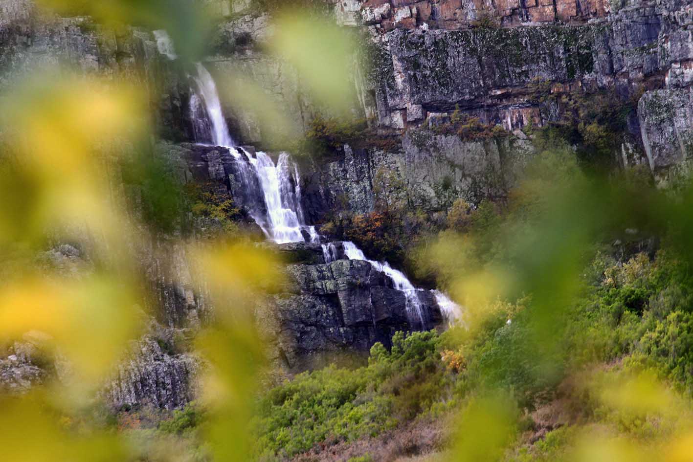 En la ruta de los Pueblos de la Arquitectura Negra de Guadalajara hay lugares espectaculares como este. Foto: Sara M. Trevejo.