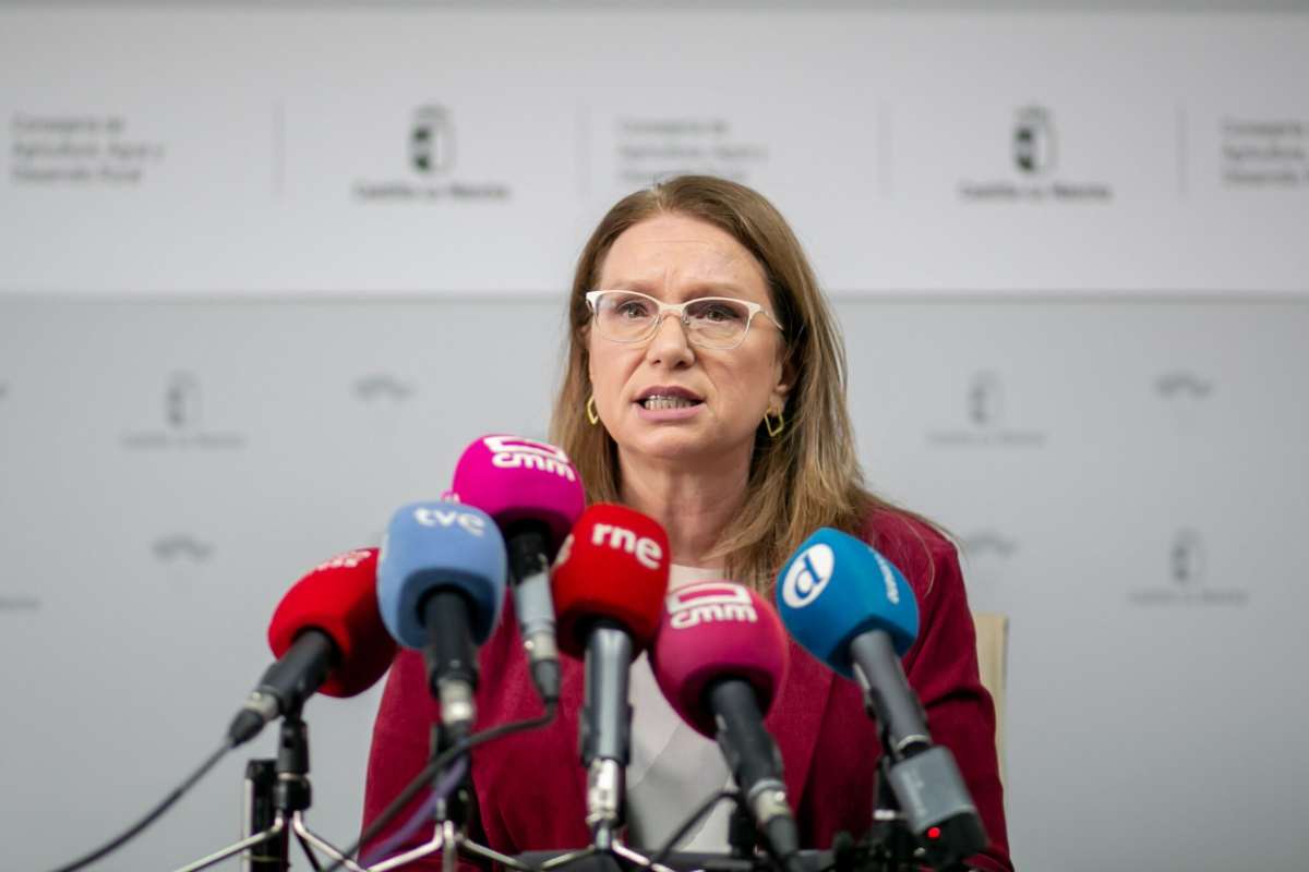 La directora general de Agricultura y Ganadería, Cruz Ponce, explicando las medidas para combatir esta viruela animal.