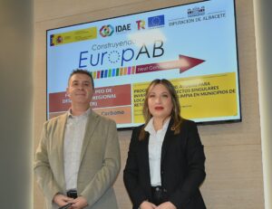 El presidente de la Diputación de Albacete, Santiago Cabañero, y la vicepresidenta, Amparo Torres.