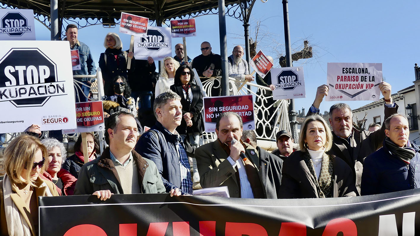 Dirigentes de Vox, en la manifestación contra la ocupación celebrada el sábado en Escalona.