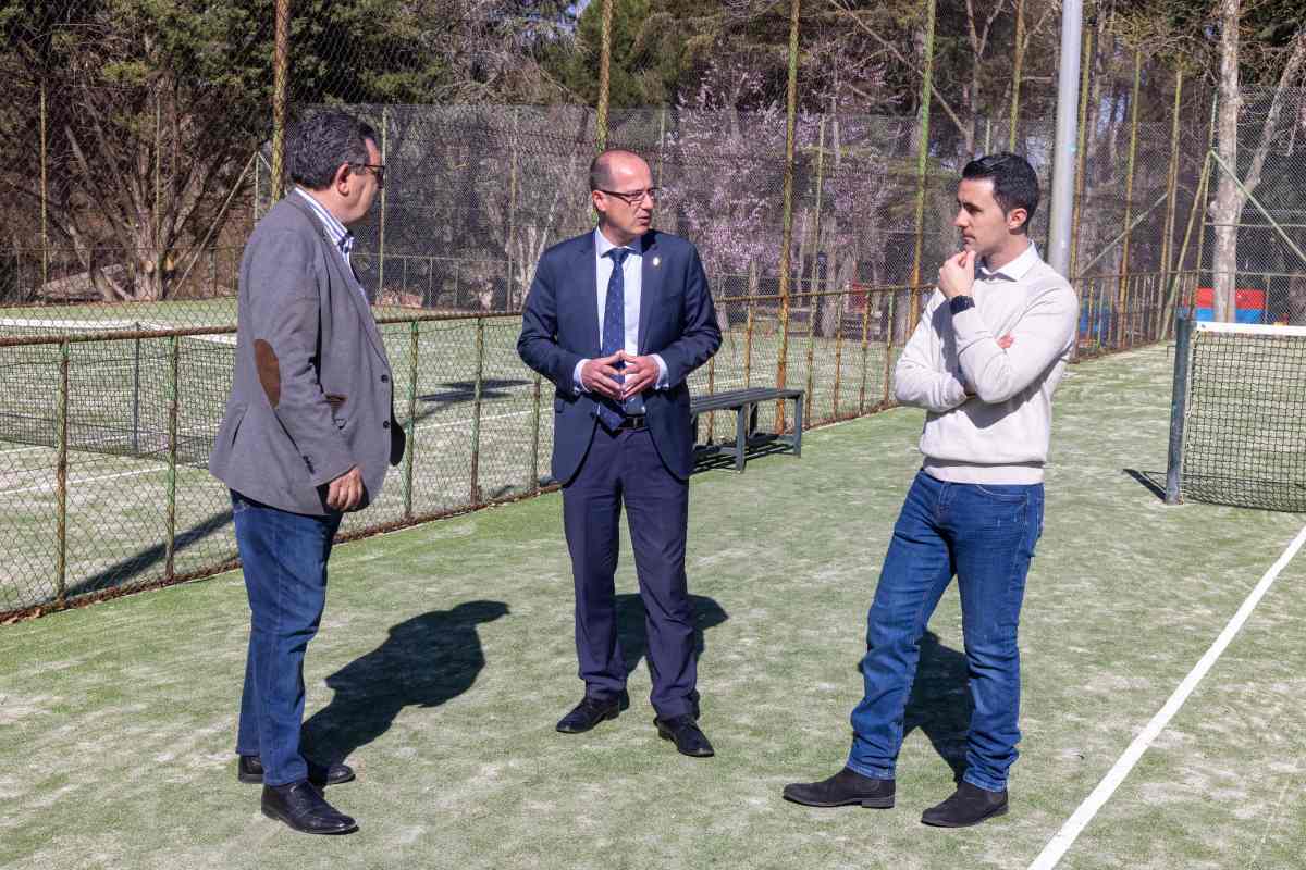 Alberto Rojo anuncia la apertura de las pistas de tenis de San Roque