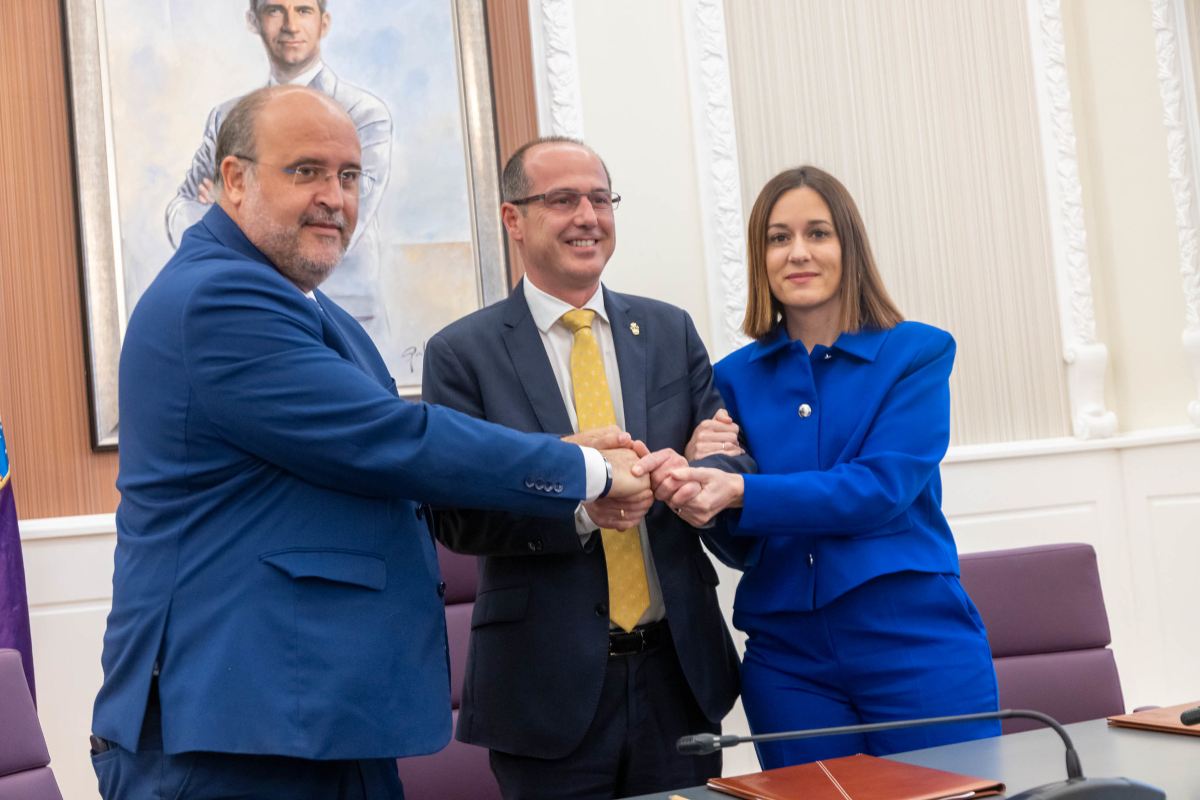 vicepresidente del Gobierno de Castilla-La Mancha, José Luis Martínez Guijarro; el alcalde de Guadalajara, Alberto Rojo, y la directora general de Turismo, Ana Isabel Fernández