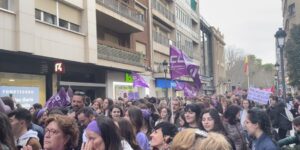 Más de 2.000 personas se manifiestan en Albacete por los derechos de las mujeres.