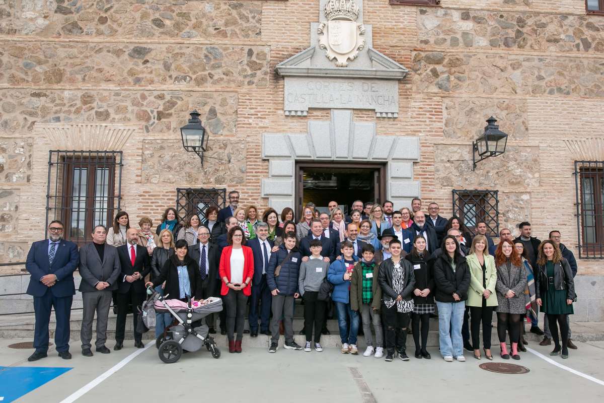 Colectivos de entidades del tercer sector acudieron al Pleno de la Ley de Atención a la Infancia.