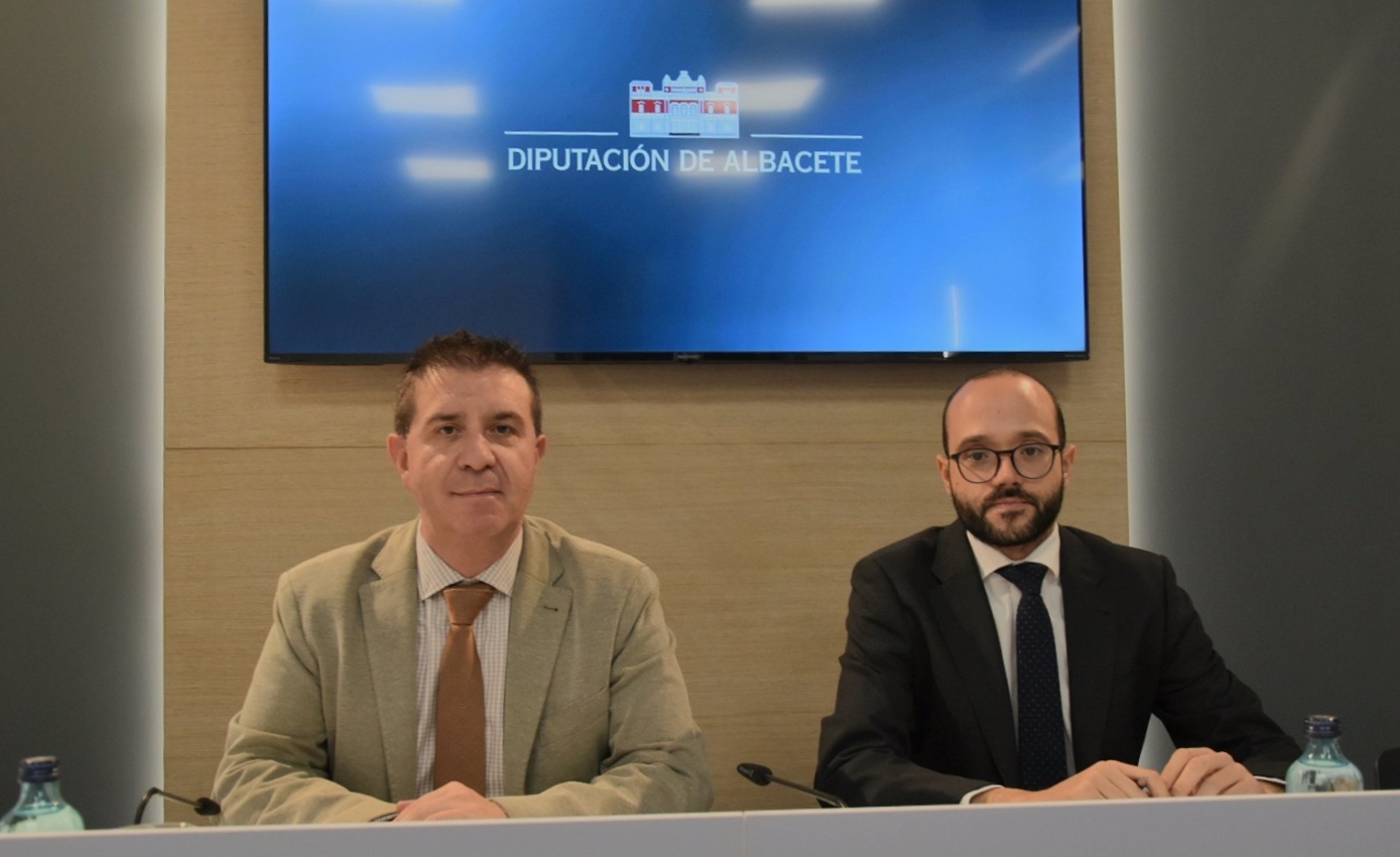 El presidente de la Diputación de Albacete, Santiago Cabañero, y el vicepresidente responsable del área económica, Fran Valera.