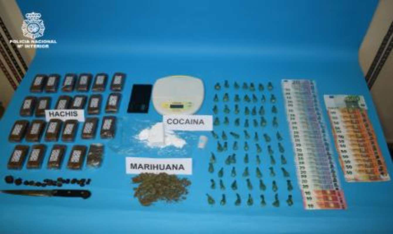 A los detenidos se les intervinieron marihuana, hachís, cocaína y efectivo.