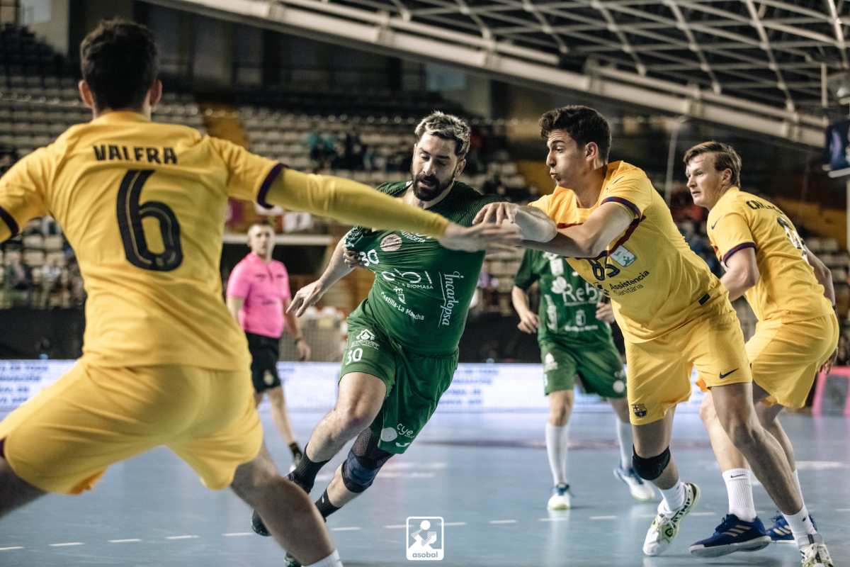 El REBI Cuenca se estrelló contra el eterno muro blaugrana. Foto: Asobal (Edu Ágreda).