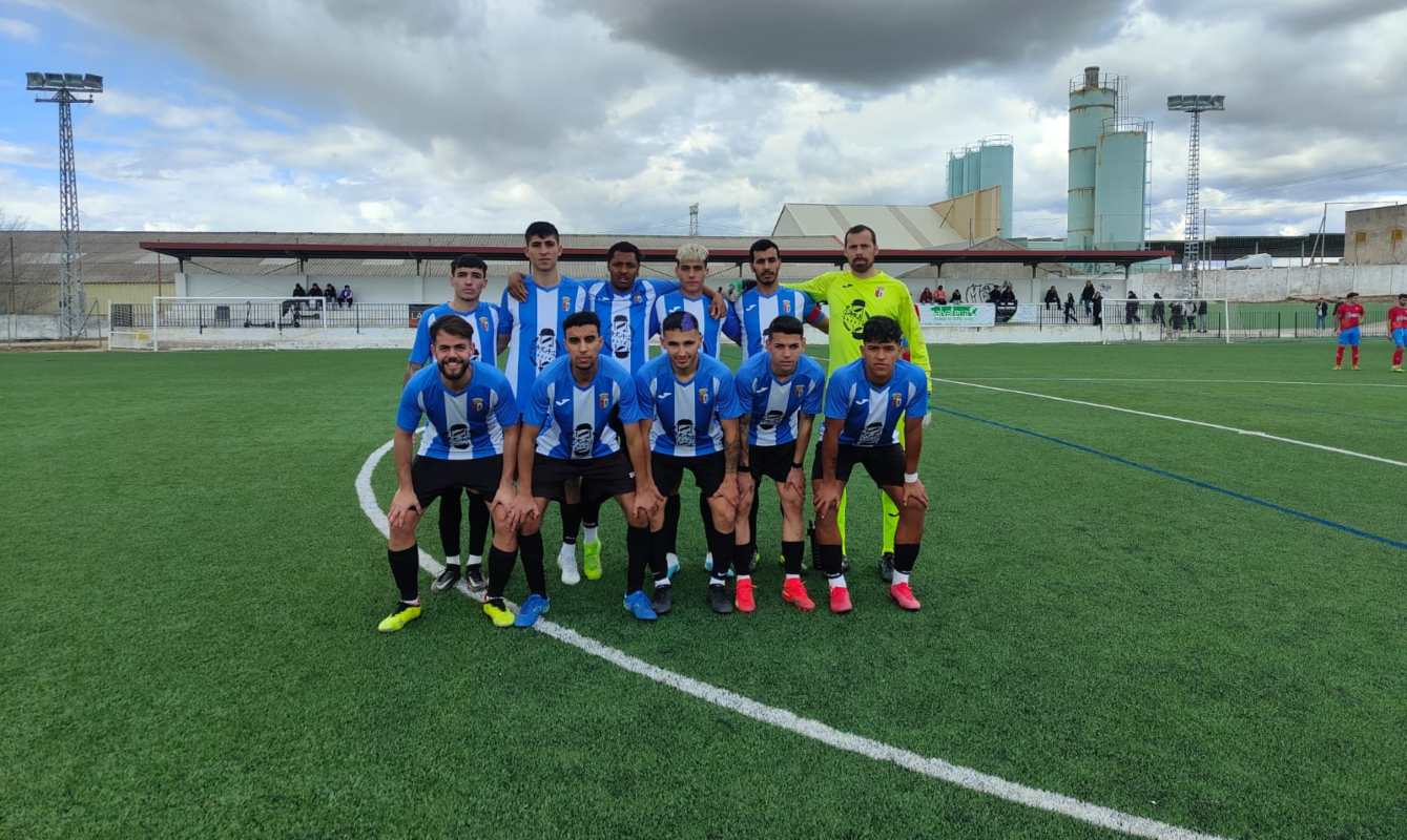 Christian Epitie (el tercero por la izquierda de la fila superior) juega, de manea inclusiva, en el Chozas de Canales.