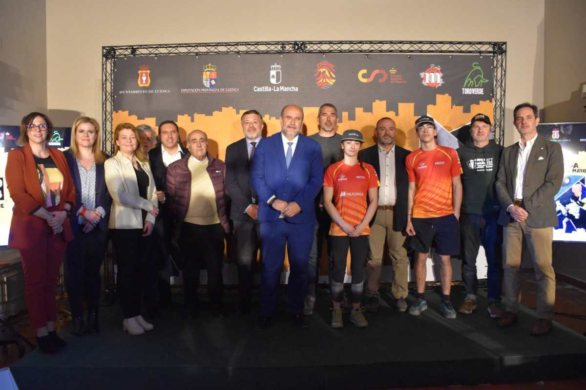 Foto de familia en la presentación de la Copa de España de escalada.