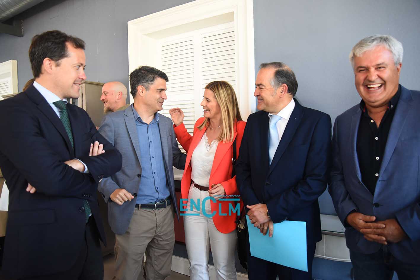 José Julián Gregorio junto con Carlos Velázquez, Juanjo Alcalde y Carolina Agudo.