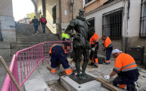 Miguel de Cervantes ha vuelto al Arco de la Sangre, en Toledo, al lado de Zocodover.
