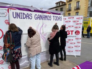 Pintada reivindicativa 8M UGT Guadalajara