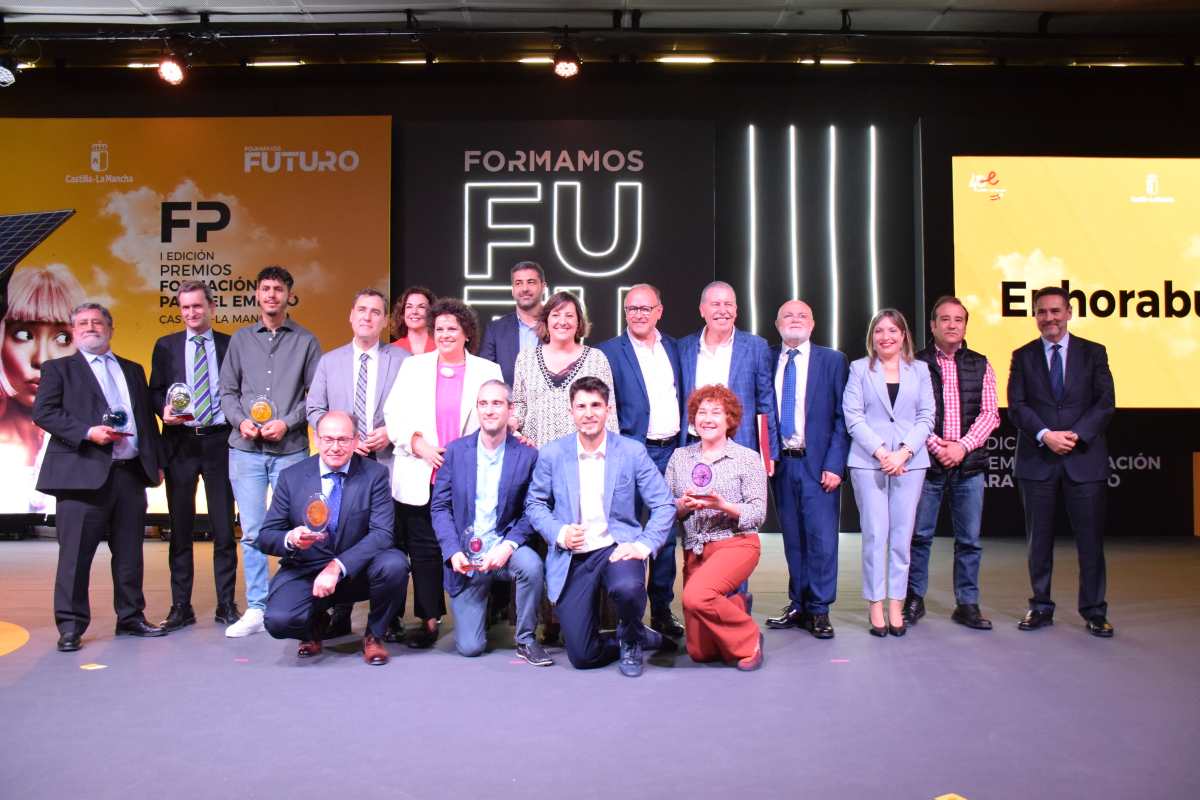 Foto de familia en la entrega de los I Premios de Formación para el Empleo.