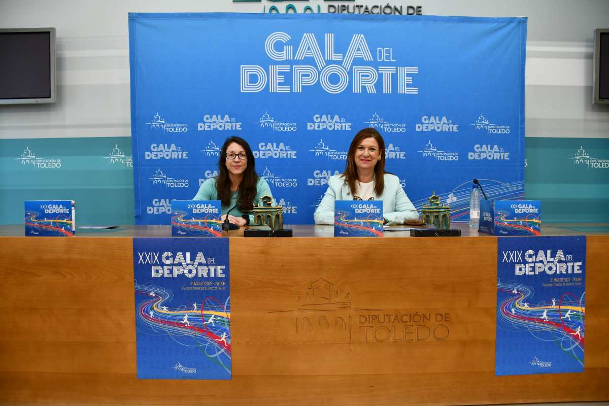 Isabel Fernández (izquierda) y la diputada María Jesús Fernández.