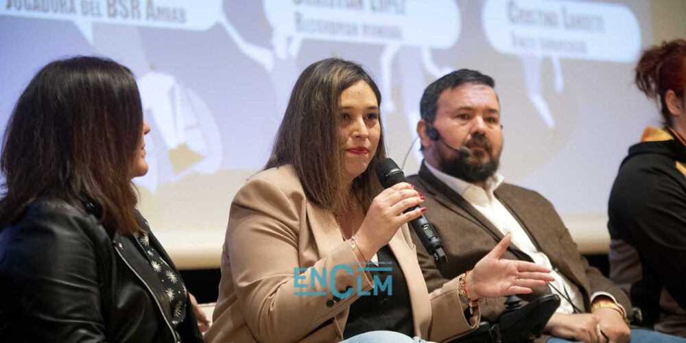 La viceconsejera, Ana Muñoz, en la II Jornada "Rompiendo Barreras en el Deporte de CLM".