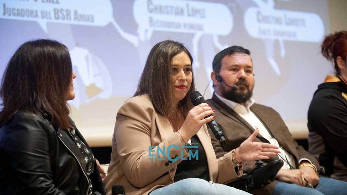 La viceconsejera, Ana Muñoz, en la II Jornada "Rompiendo Barreras en el Deporte de CLM".